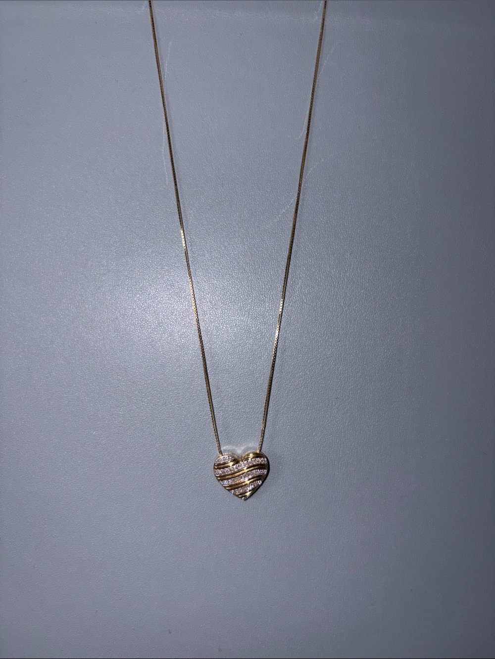 14K Gold Heart Pendant Necklace - Elegant Striped Design